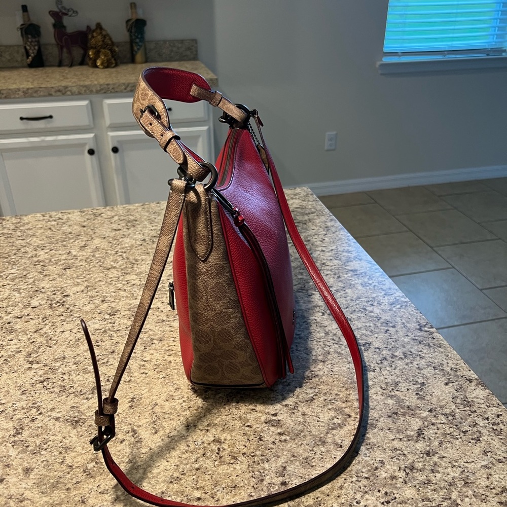 Authentic Coach crossbody (certificate in picture)
